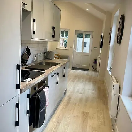 Moat View Free Parking, Ev Charging & Central Apartment