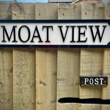 Apartment Moat View Free Parking, Ev Charging & Central *
