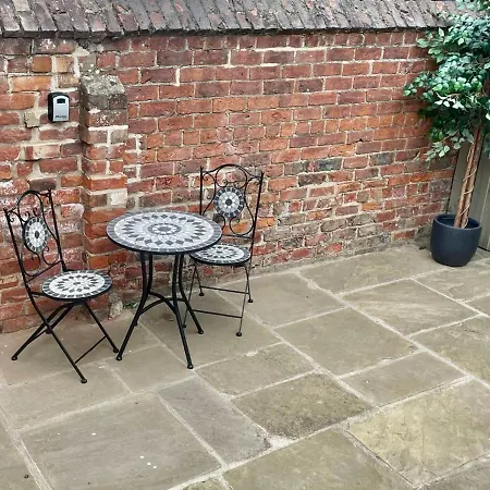 Apartment Moat View Free Parking, Ev Charging & Central York