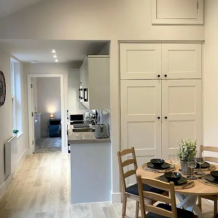 Apartment Moat View Free Parking, Ev Charging & Central