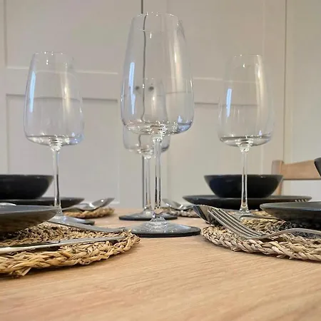 Moat View Free Parking, Ev Charging & Central Apartment